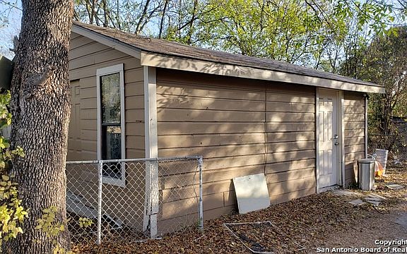 5th image of 2535 Perez St