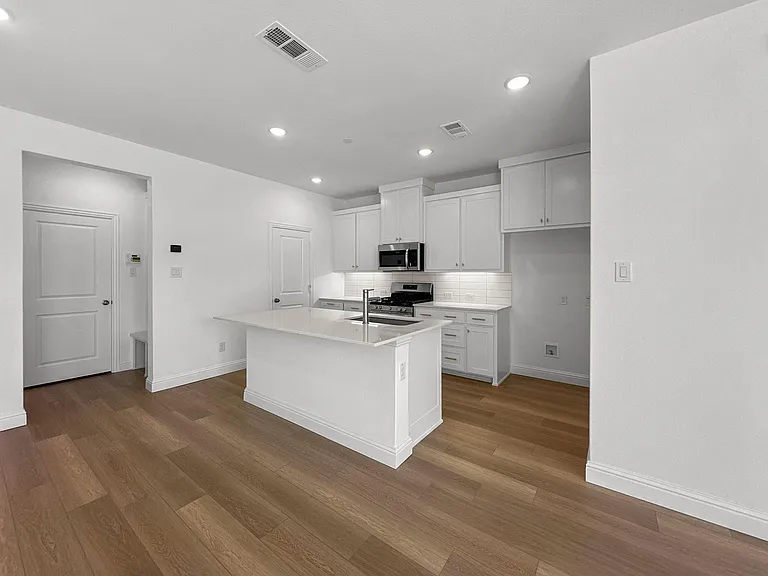 8980 Samara St — Photo 6