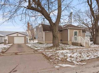 121 C Ave, Washington, IA 52247