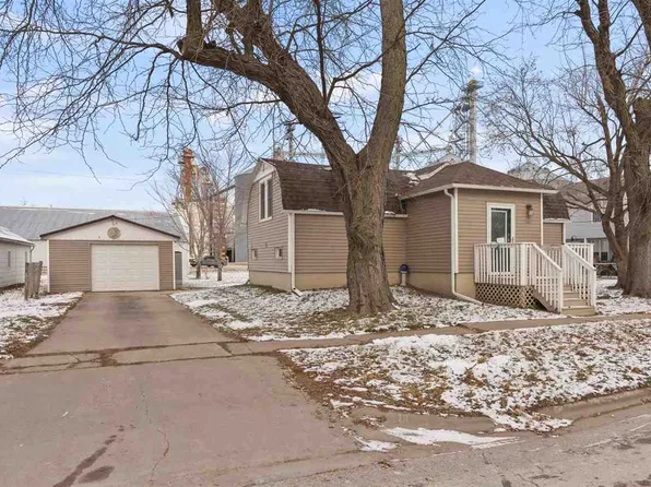 121 C Ave, Washington, IA 52247