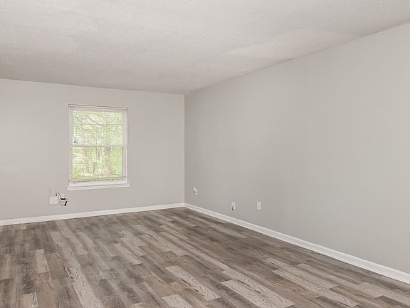 3rd image of 626 Hickory Ct
