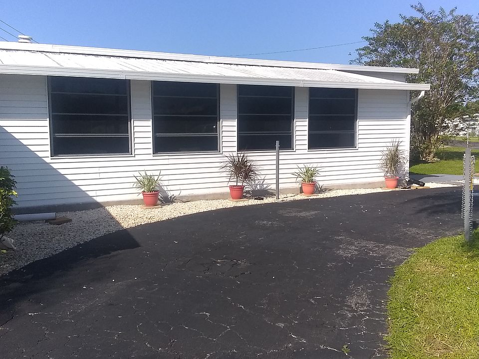 1st image of 100 Coachlight Ln