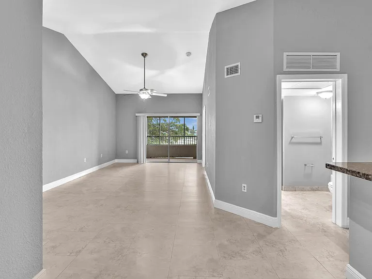 2881 N Oakland Forest Dr #105 — Photo 18