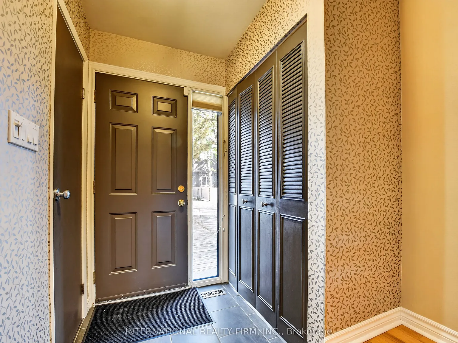 4 bed, $3,400 — Photo 2