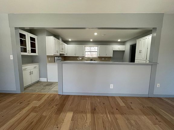 2nd image of 804 NW 11th St