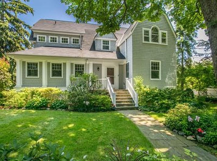 2nd image of 55 Beach Ave