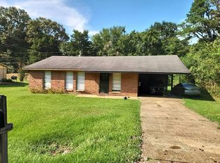 542 Sanders Ave, Holly Springs, MS 38635