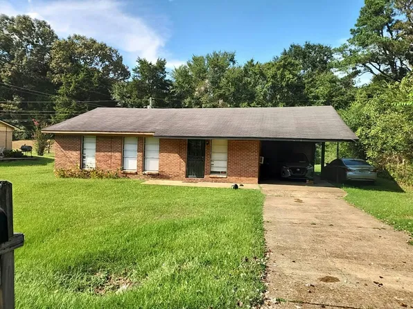 542 Sanders Ave, Holly Springs, MS 38635