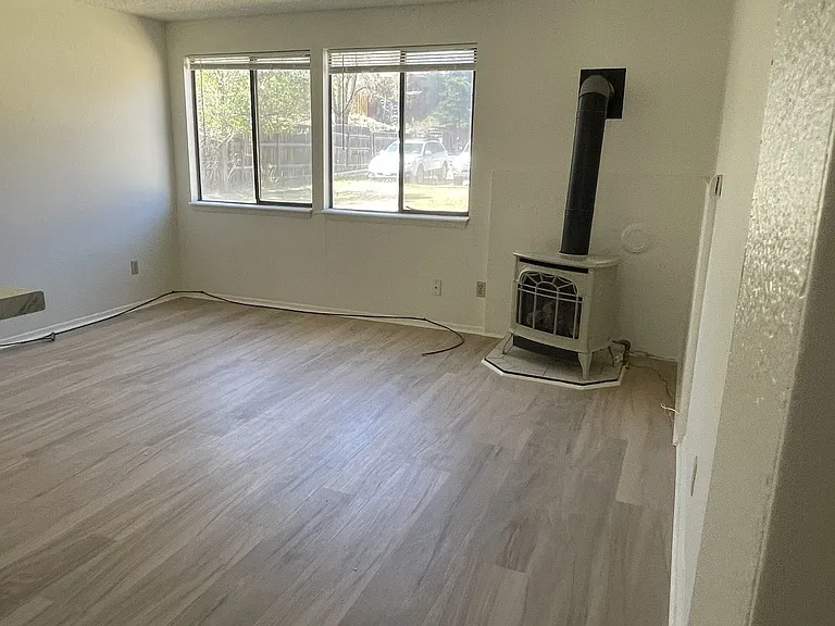 848 W 3rd St #B — Photo 7