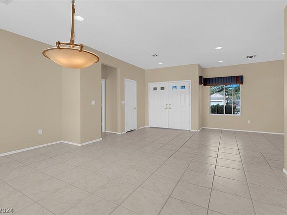 3rd image of 2735 Goldcreek St
