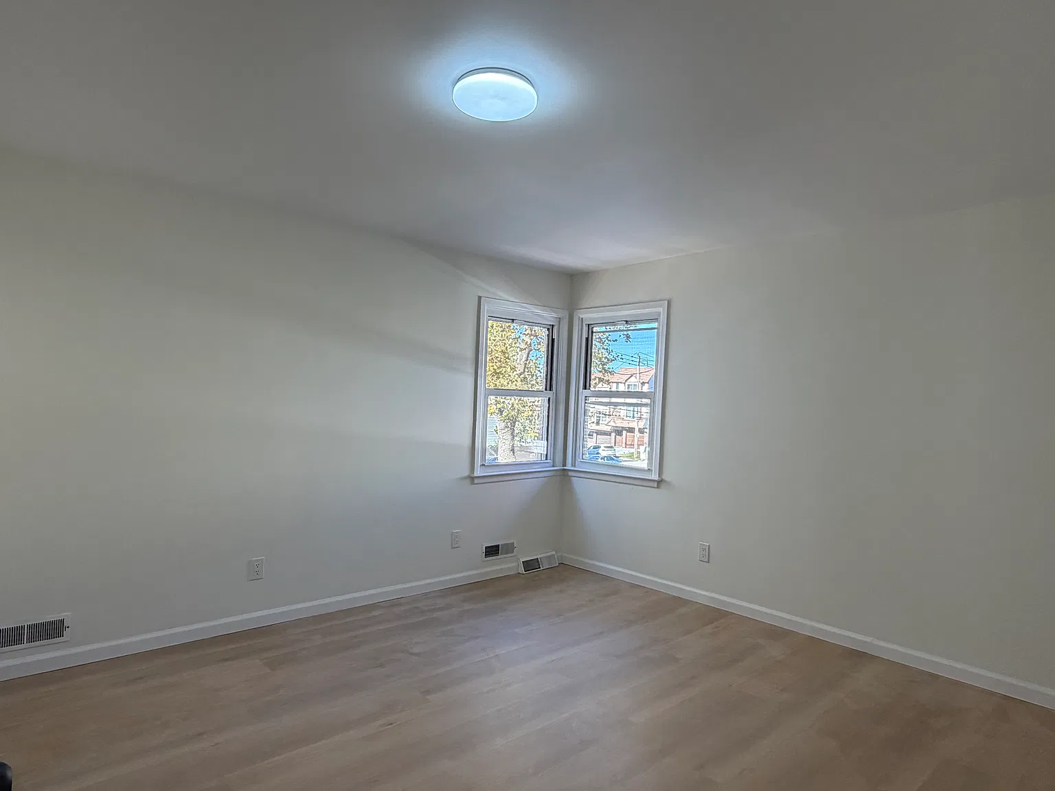 3 bed, 1200 sqft, $2,980 — Photo 1