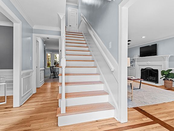 3rd image of 5 Kings Grant Ct