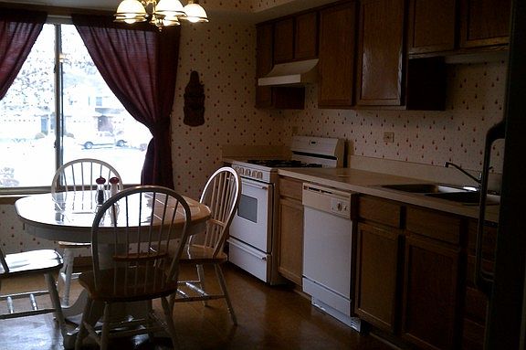 4th image of 11001 S Deblin Ln #102