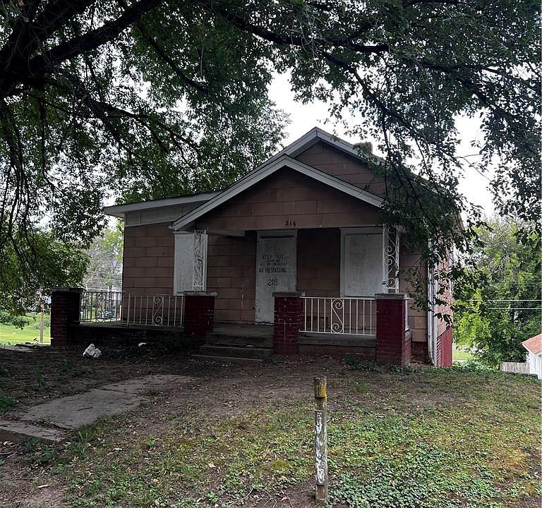 1st image of 212 S 15th St