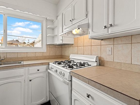 5th image of 3619 Morehead Ave