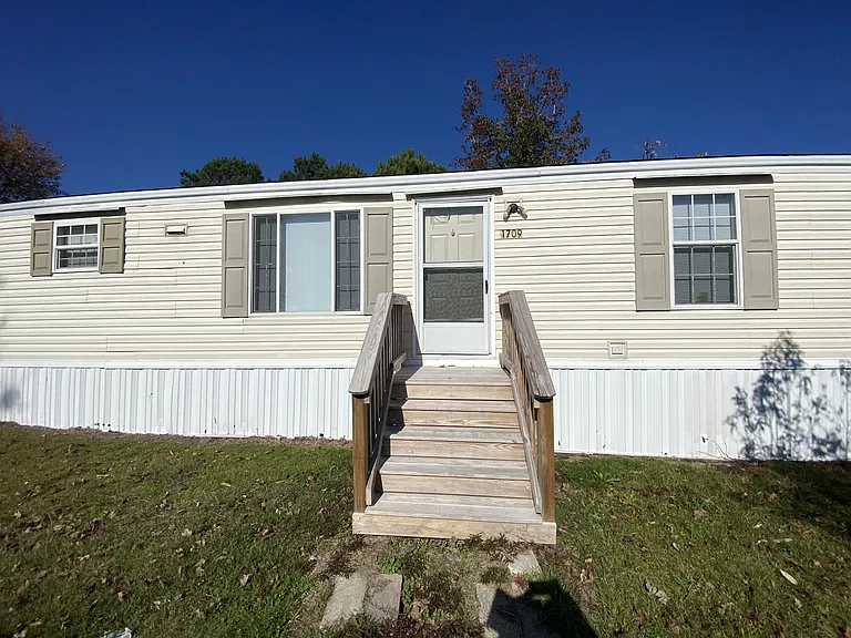 1709 Brown Place Dr — Photo 2