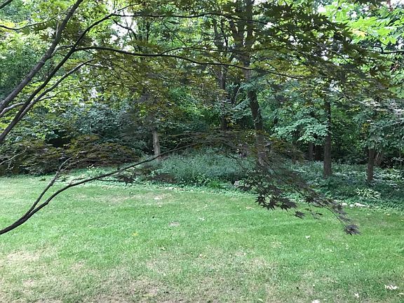4th image of 262 Centerbury Ct