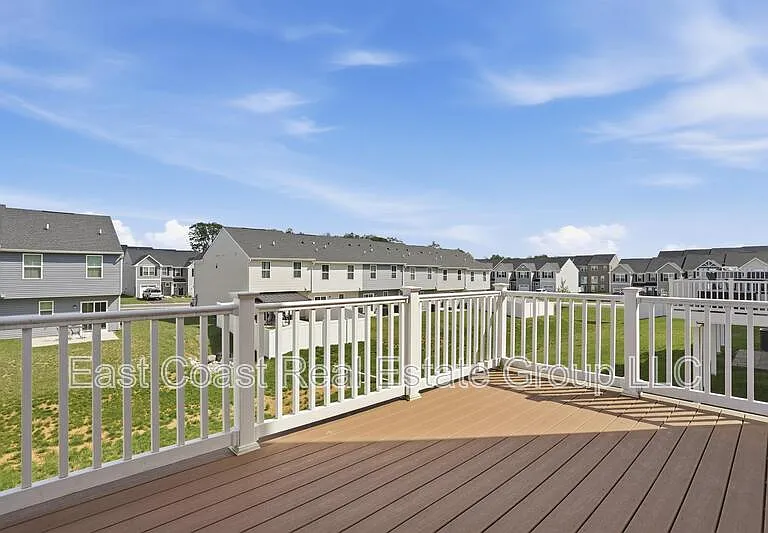 105 Dripping Spring Dr — Photo 32
