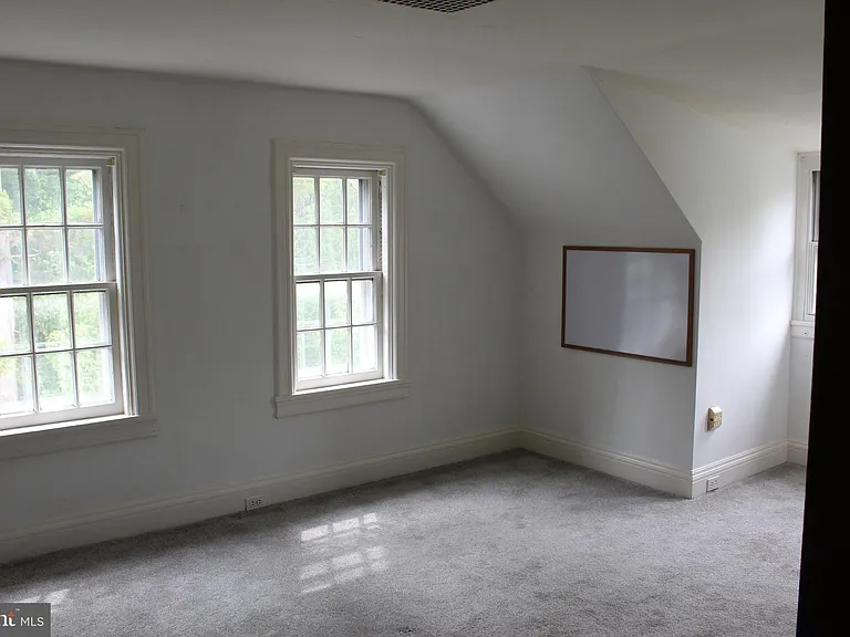 490 Bancroft Rd — Photo 30