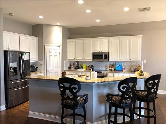 4th image of 348 Creekside Trl