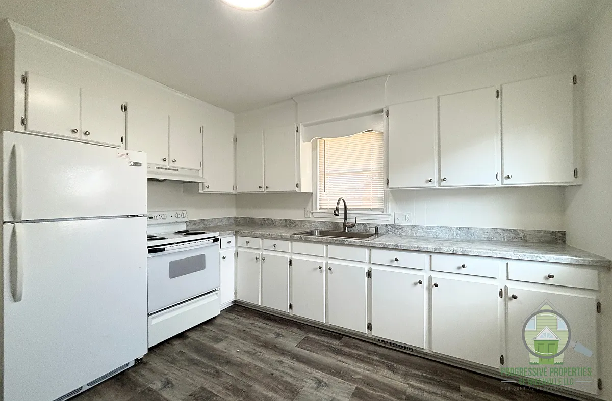 900 East Georgia Road — Photo 1