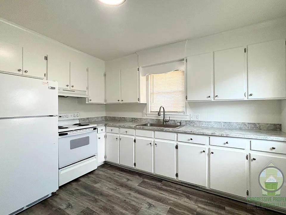 900 E Georgia Rd