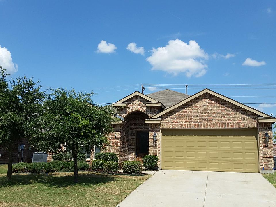 Home is in a great location in highly desirable Melissa ISD.