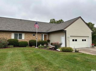 3322 Valley Oaks Ct #B-2, Clinton, IA 52732