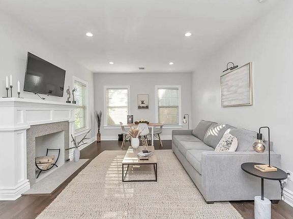 2nd image of 2906 Southmore Blvd