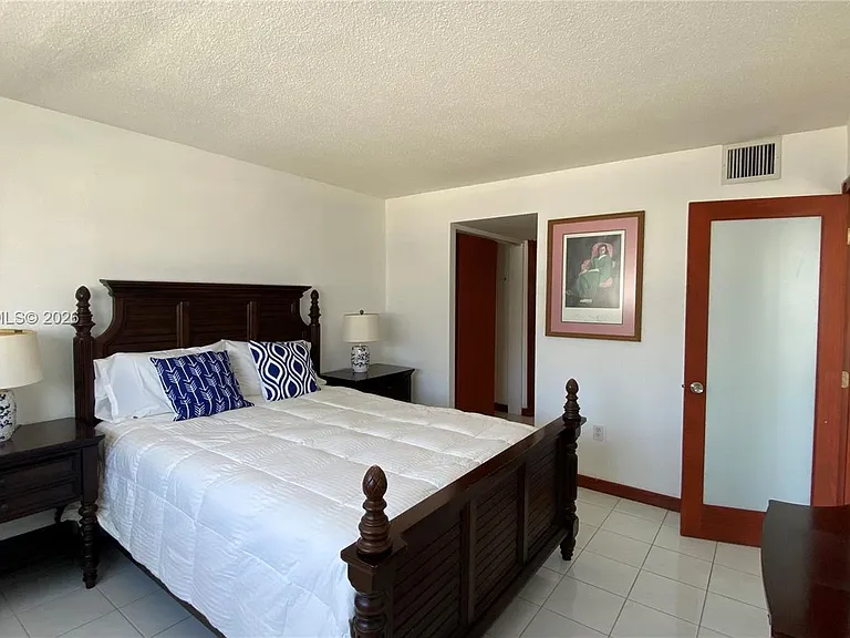 401 Ocean Dr #722 — Photo 9