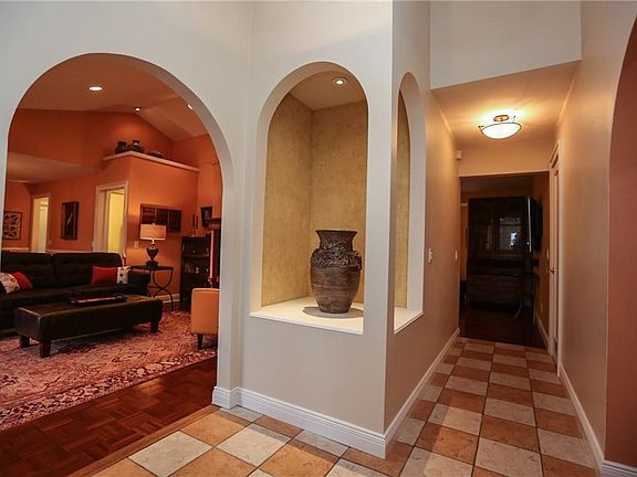 3rd image of 17 Putnam Cir