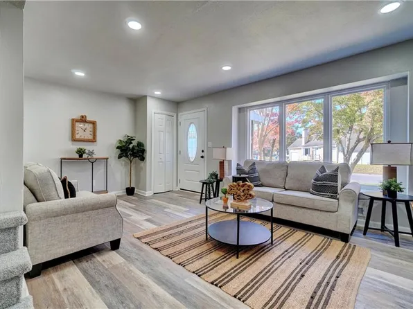 3140 Manatee Dr, Virginia Beach, VA 23464