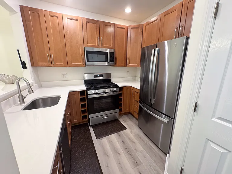 4652 Lawton Way — Photo 8