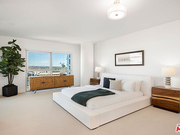 4th image of 13650 Marina Pointe Dr Unit 1608