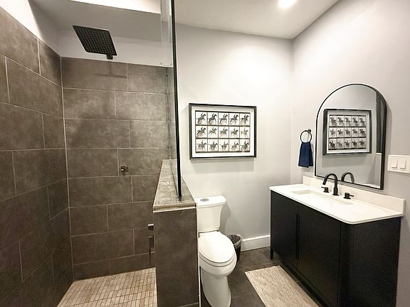 4th image of 2630 W Burnett Ave #8