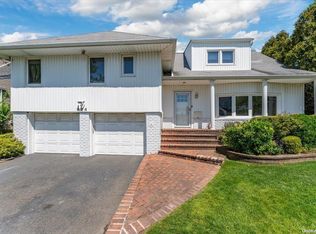 924 Eileen Ter, Woodmere, NY 11598