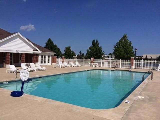 2nd image of 6905 67th St Unit 304