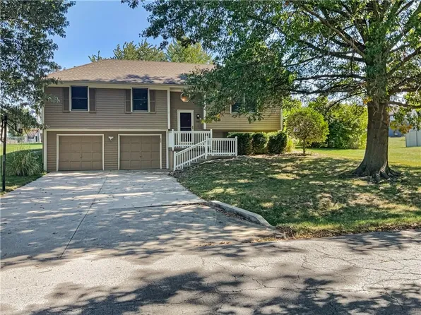 10401 N Main St, Kansas City, MO 64155
