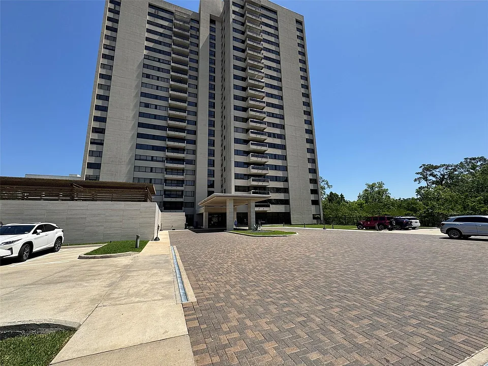 49 Briar Hollow Ln #1201