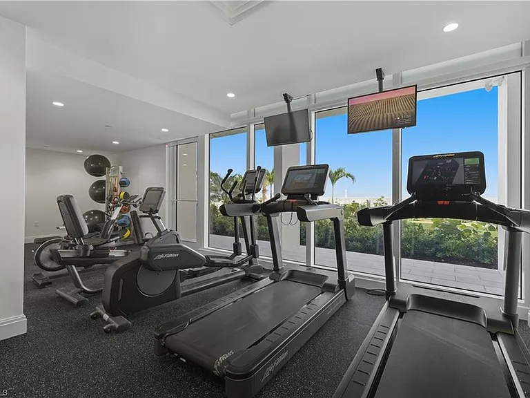 3443 Gulf Shore Blvd N #503 — Photo 21