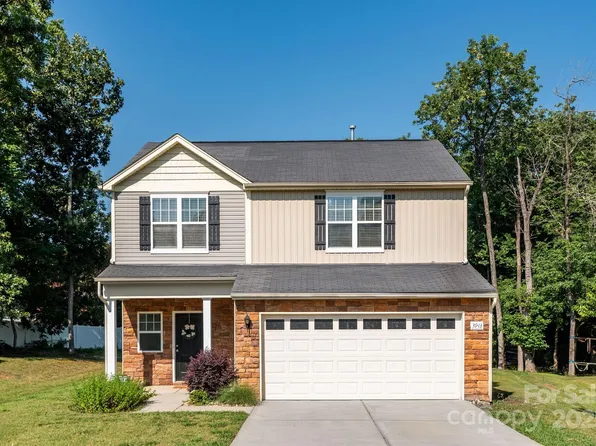 3943 Sky Dr, Charlotte, NC 28226