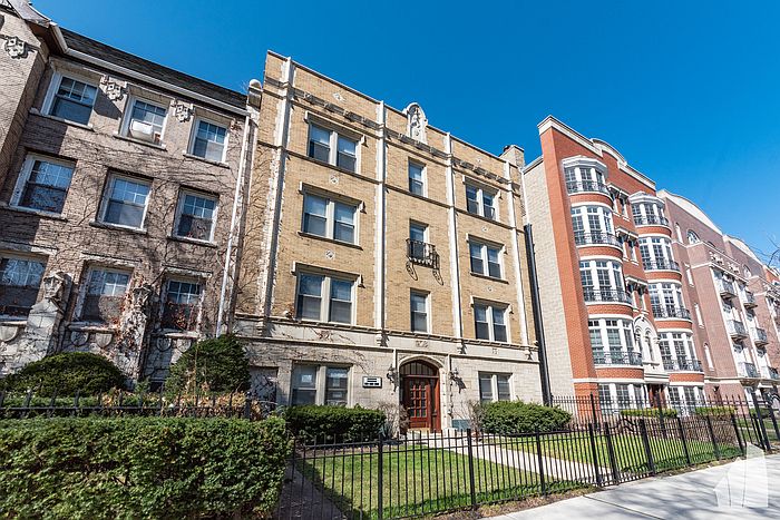 1st image of 648 W Wrightwood Ave #304