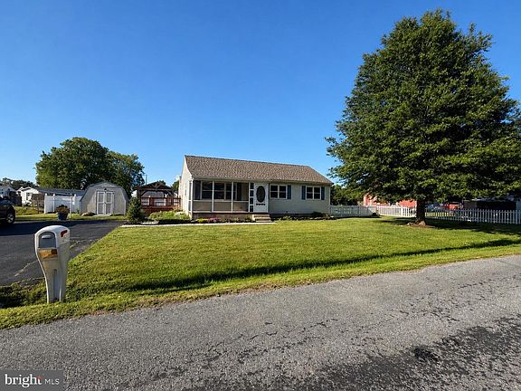 2nd image of 36432 Davis St