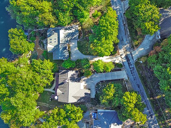 3rd image of 63 Chelteham Ln