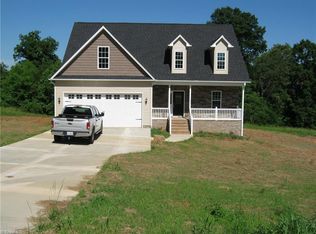 244 English Oaks Ln, Thomasville, NC 27360