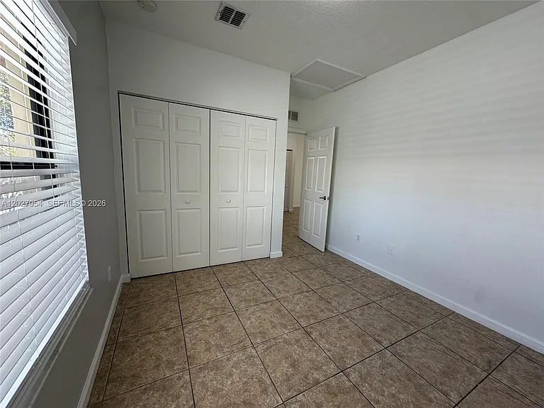1035 NE 10th Ave #1 — Photo 13