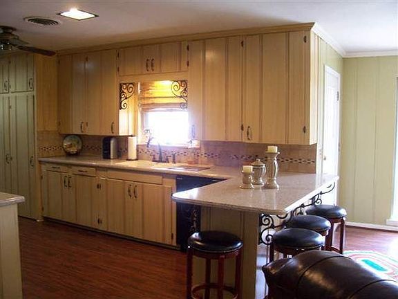 3rd image of 604 Richardson Dr
