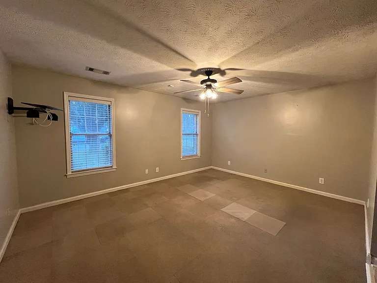 7117 Stamford Ct — Photo 8