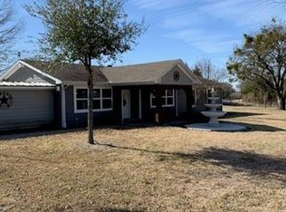 28 Spring Town Rd, Van Alstyne, TX 75495