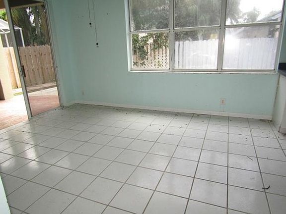 5th image of 196 E Bayridge Dr